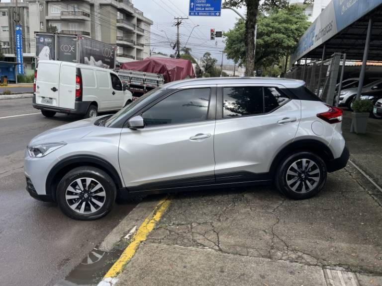 NISSAN - KICKS - 2021/2021 - Prata - R$ 92.900,00