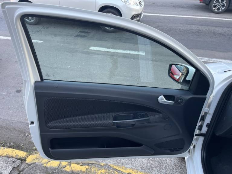 VOLKSWAGEN - SAVEIRO - 2021/2021 - Branca - R$ 71.900,00
